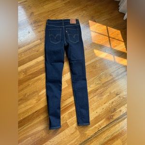 Levis Mile High Super Skinny 29